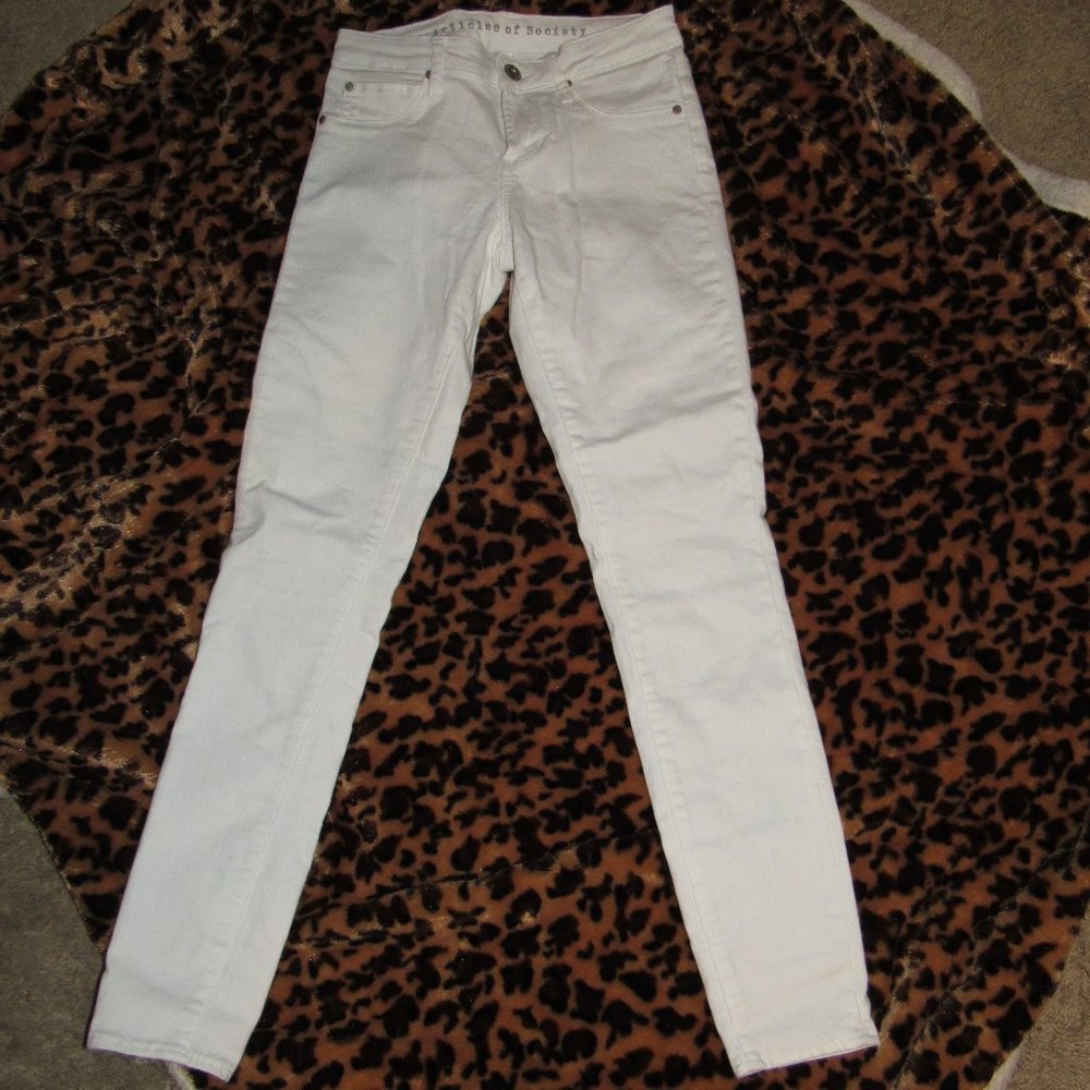 Cute and Sassy Articles of Society W24 Zip White Stretchy Jeans
